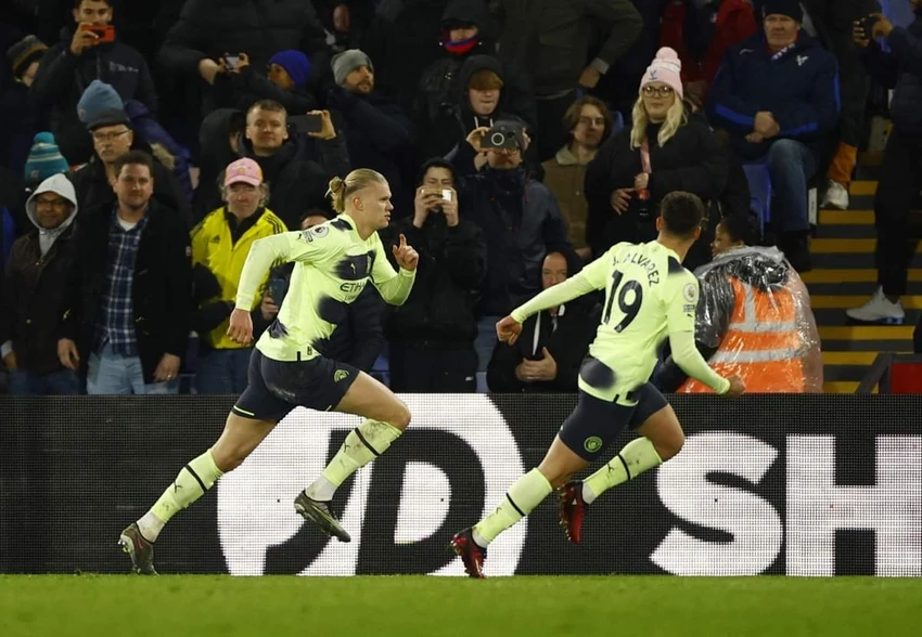 Erling Haaland mang về 3 điểm quý giá cho Man City bằng bàn thắng trên chấm 11m. Ảnh: Getty Erling Haaland mang về 3 điểm quý giá cho Man City bằng bàn thắng trên chấm 11m. Ảnh: Getty