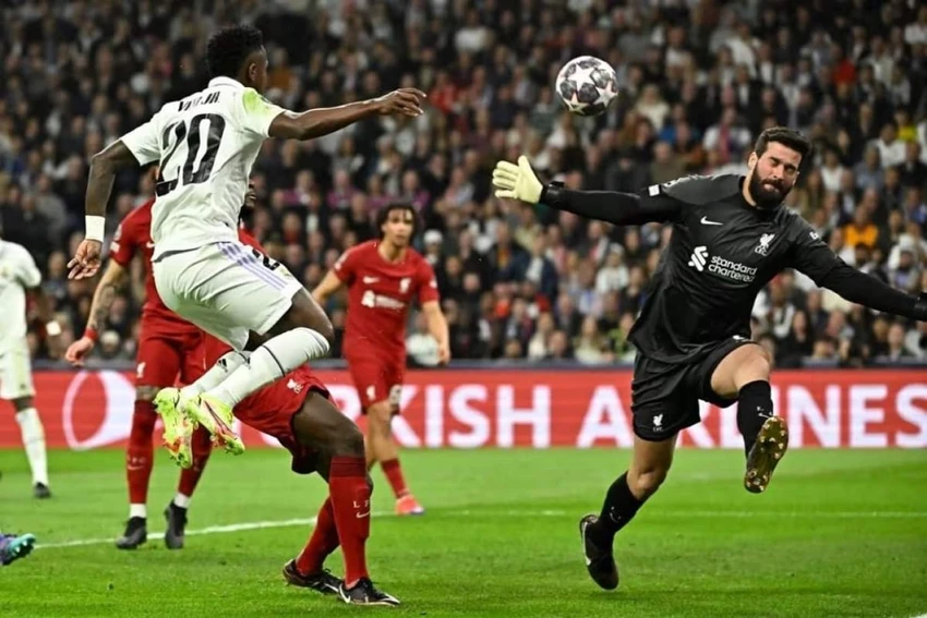 Nếu không có sự xuất sắc của Alisson thì rất có thể Liverpool nhận nhiều hơn 1 bàn thua. Ảnh: Getty Nếu không có sự xuất sắc của Alisson thì rất có thể Liverpool nhận nhiều hơn 1 bàn thua. Ảnh: Getty