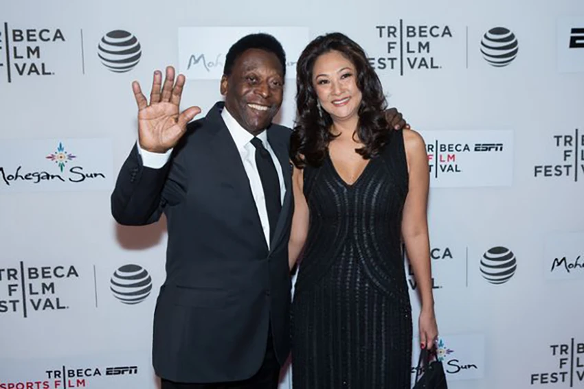Pele và một trong những người vợ của ông, Marcia Aoki. ẢNH: GETTY