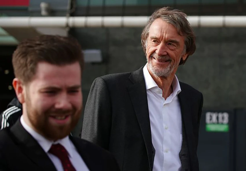 Sir Jim Ratcliffe sinh ra ở Manchester và là CĐV cuồng nhiệt của MU từ nhỏ. ẢNH: GETTY Sir Jim Ratcliffe sinh ra ở Manchester và là CĐV cuồng nhiệt của MU từ nhỏ. ẢNH: GETTY