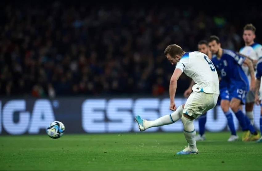 Harry Kane dứt điểm thành công trên chấm 11m giúp tuyển Anh gia tăng cách biệt. Ảnh: Getty Harry Kane dứt điểm thành công trên chấm 11m giúp tuyển Anh gia tăng cách biệt. Ảnh: Getty
