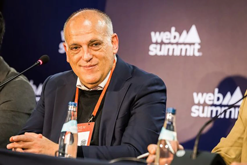 Chủ tịch La Liga Tebas đòi chủ tịch Barcelona Laporta từ chức. ẢNH: GETTY