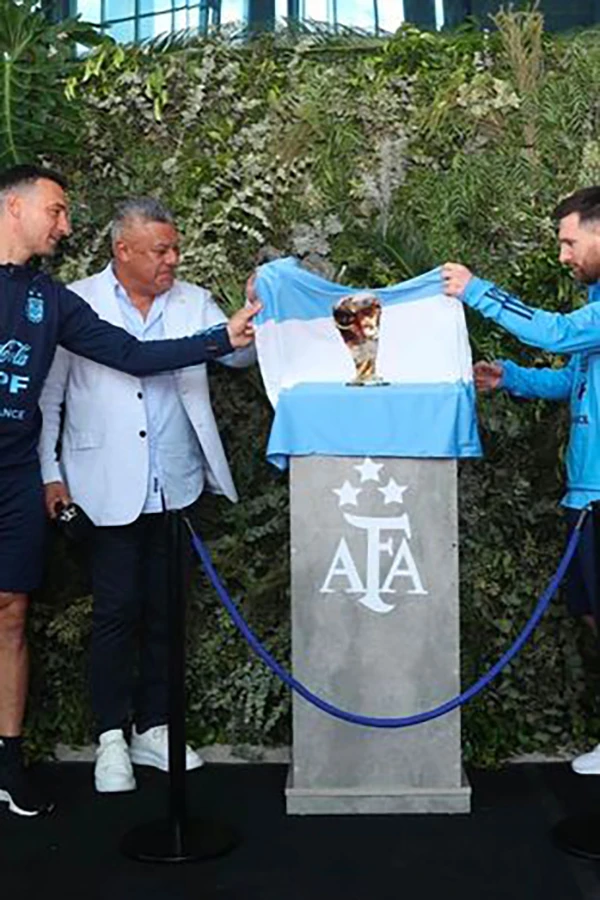 HLV Lionel Scaloni đã "trao" cho Lionel Messi vinh dự mới nhất. ẢNH: INSTAGRAM MESSI HLV Lionel Scaloni đã "trao" cho Lionel Messi vinh dự mới nhất. ẢNH: INSTAGRAM MESSI