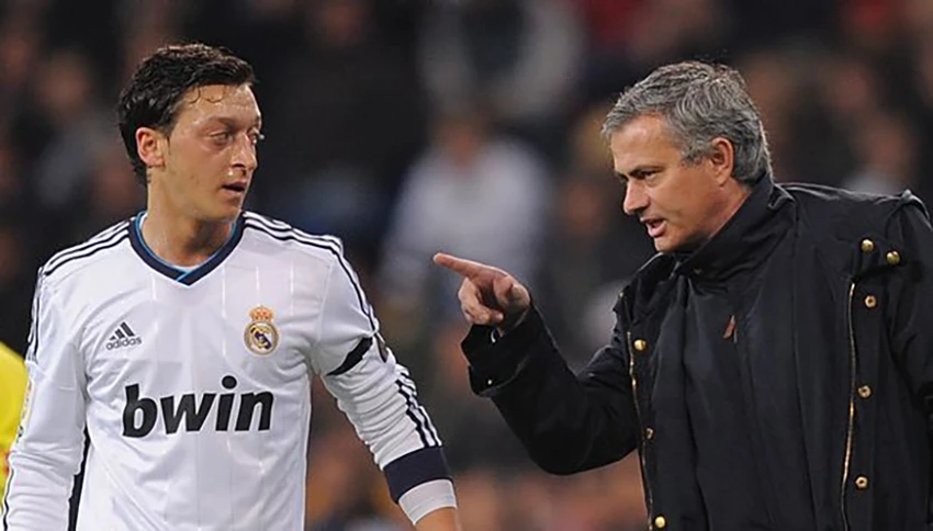 Ozil thích sự nhiệt tình của Mourinho thay vì sự thờ ơ của Pep Guardiola. ẢNH: GETTY Ozil thích sự nhiệt tình của Mourinho thay vì sự thờ ơ của Pep Guardiola. ẢNH: GETTY