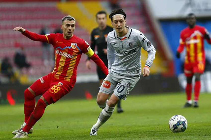CLB cuối cùng Ozil thi đấu là Basaksehir. ẢNH: GETTY CLB cuối cùng Ozil thi đấu là Basaksehir. ẢNH: GETTY