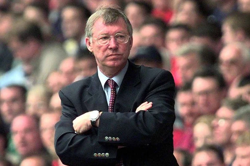 Rod Thornley vô cùng kinh ngạc khi thấy Sir Alex Ferguson ngồi trong nhà của mình. ẢNH: MIRROR Rod Thornley vô cùng kinh ngạc khi thấy Sir Alex Ferguson ngồi trong nhà của mình. ẢNH: MIRROR
