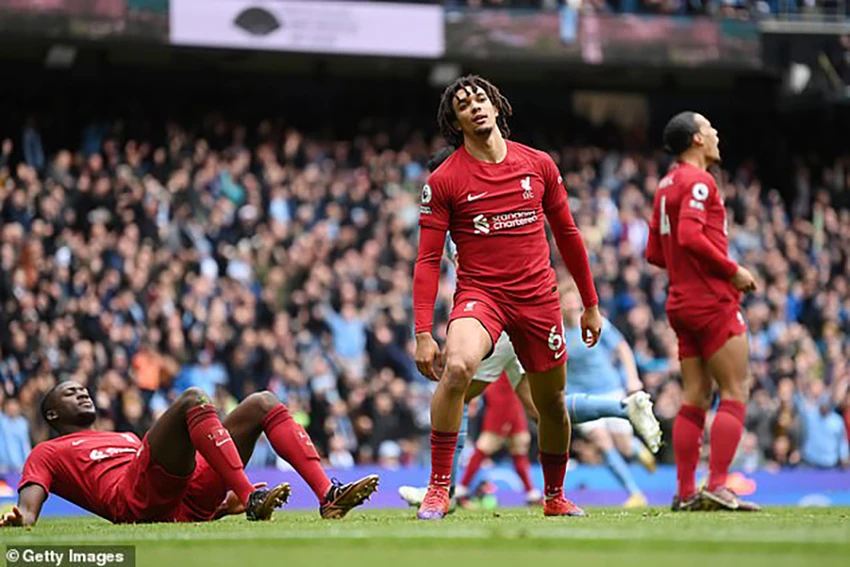 Trent Alexander-Arnold tấn công hay nhưng phòng ngự như "gã hề nghiệp dư". ẢNH: GETTY Trent Alexander-Arnold tấn công hay nhưng phòng ngự như "gã hề nghiệp dư". ẢNH: GETTY