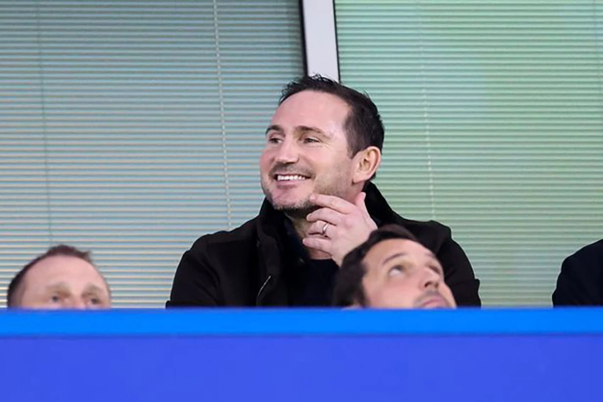 Frank Lampard vừa đến sân Stamford Bridge theo dõi trận Chelsea hòa Liverpool 0-0 tại Premier League. ẢNH: GETTY