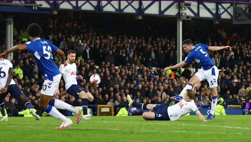 Everton đang có phong độ khá tốt khi xuất sắc cầm hòa Tottenham để thoát ra khỏi nhóm trụ hạng. Ảnh: Getty