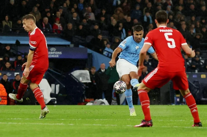 Pha cứa lòng chuẩn xác của Rodri đã mở màn cho chiến thắng tưng bừng của Man City. Ảnh: Reuters Pha cứa lòng chuẩn xác của Rodri đã mở màn cho chiến thắng tưng bừng của Man City. Ảnh: Reuters