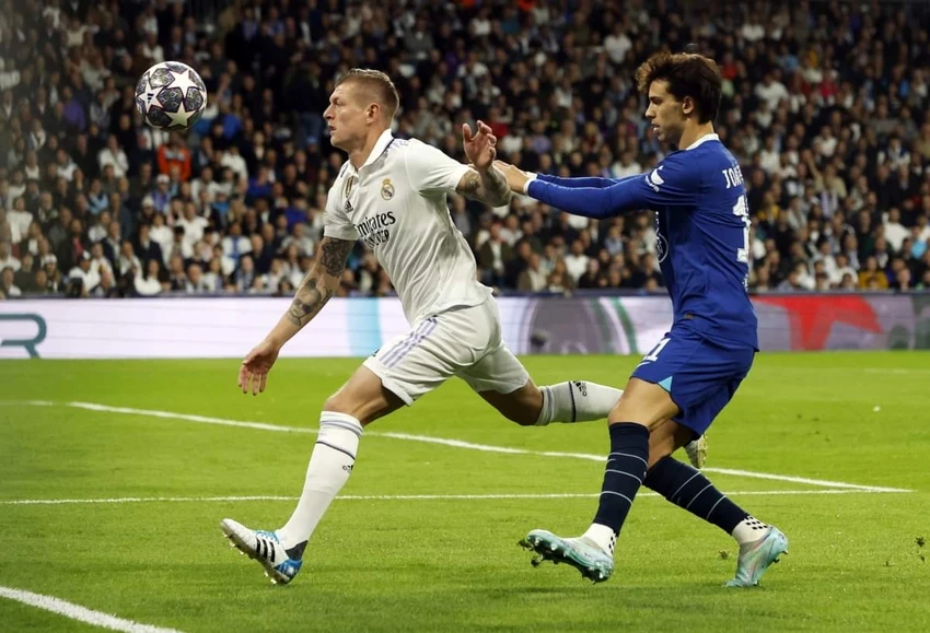 Hàng tiền vệ Real thi đấu trên cơ hoàn toàn tuyến giữa của Chelsea. Ảnh: Reuters Hàng tiền vệ Real thi đấu trên cơ hoàn toàn tuyến giữa của Chelsea. Ảnh: Reuters