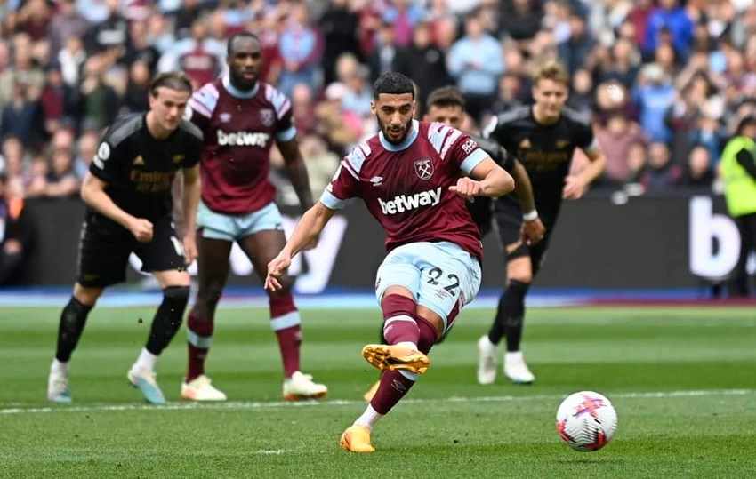 Bàn thắng rút ngắn tỷ số xuống 1-2 của Benrahma giúp West Ham lấy lại tinh thần. Ảnh: Getty Bàn thắng rút ngắn tỷ số xuống 1-2 của Benrahma giúp West Ham lấy lại tinh thần. Ảnh: Getty