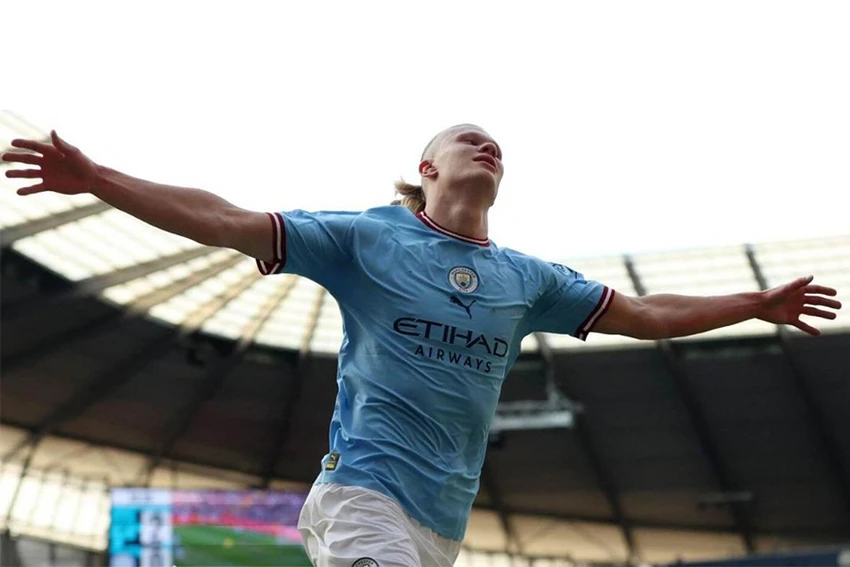 HLV Pep Guardiola muốn Haaland bay cao, bay xa hơn nữa thay vì sớm lập kỷ lục cá nhân. Ảnh: REUTERS