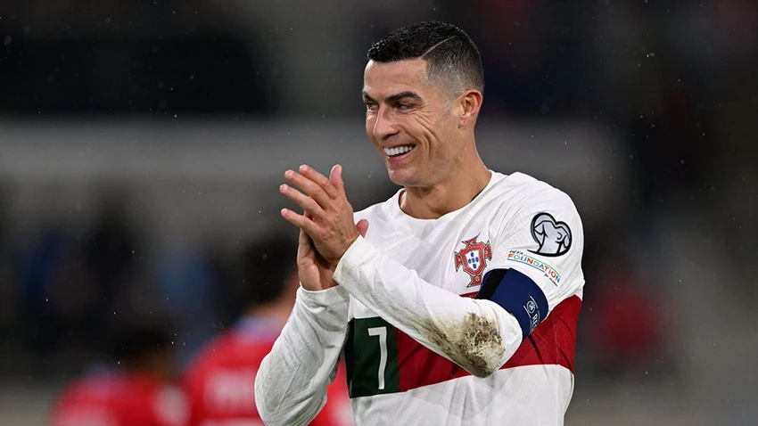 Những gì liên quan đến Ronaldo luôn có sức hút khó cưỡng với những ai thích sưu tầm đồ độc lạ. ẢNH: GETTY Những gì liên quan đến Ronaldo luôn có sức hút khó cưỡng với những ai thích sưu tầm đồ độc lạ. ẢNH: GETTY