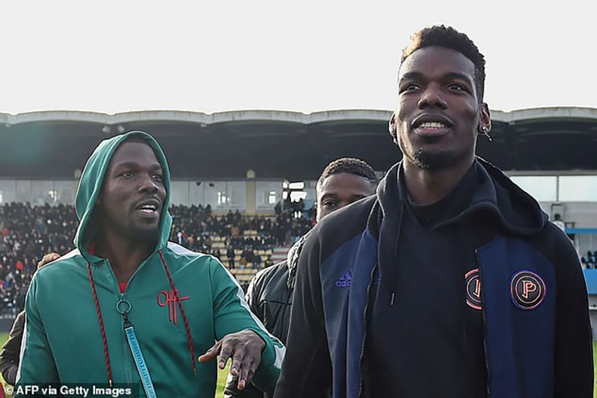 Mathias Pogba (trái) phải ngồi tù 3 tháng với cáo buộc âm mưu tống tiền em trai Paul Pogba (phải). ẢNH: GETTY Mathias Pogba (trái) phải ngồi tù 3 tháng với cáo buộc âm mưu tống tiền em trai Paul Pogba (phải). ẢNH: GETTY