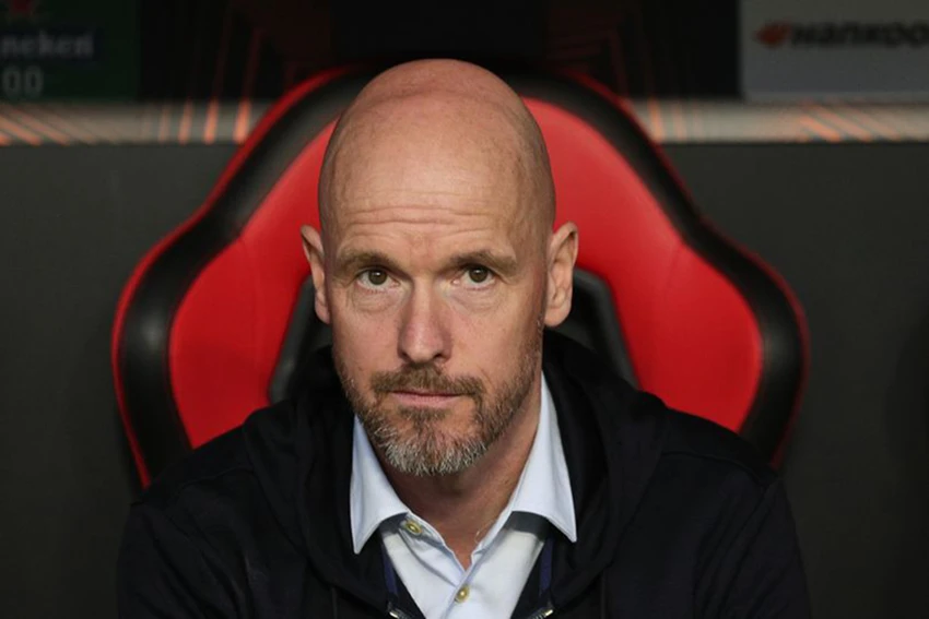 Ten Hag đau đầu giải quyết khủng hoảng nhân sự ở trung tâm hàng thủ MU. ẢNH: GETTY Ten Hag đau đầu giải quyết khủng hoảng nhân sự ở trung tâm hàng thủ MU. ẢNH: GETTY