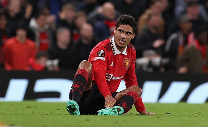Varane thường xuyên dính chấn thương từ khi còn ở Real Madrid đến khi chơi cho Man United. ẢNH: GETTY Varane thường xuyên dính chấn thương từ khi còn ở Real Madrid đến khi chơi cho Man United. ẢNH: GETTY
