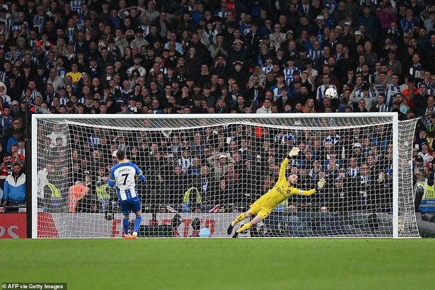 Solly March là cầu thủ duy nhất đá hỏng trong loạt đá luân lưu giữa MU và Brighton. ẢNH: GETTY Solly March là cầu thủ duy nhất đá hỏng trong loạt đá luân lưu giữa MU và Brighton. ẢNH: GETTY