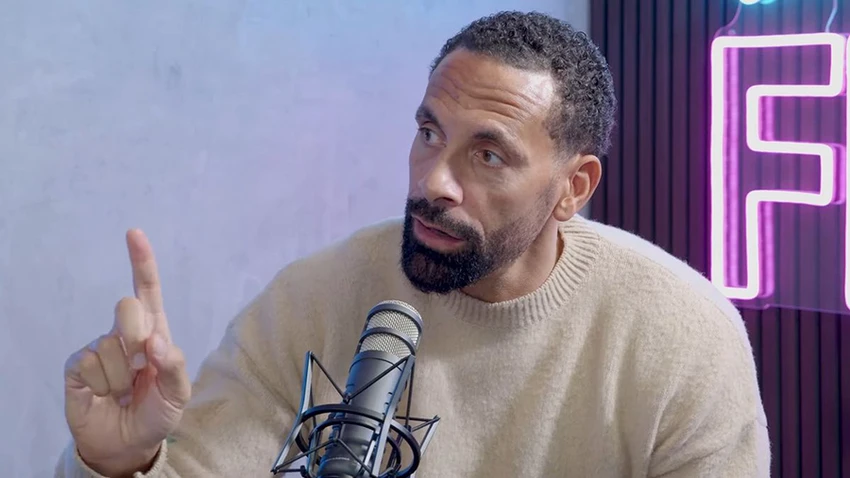 Rio Ferdinand cảm thấy xấu hổ vì fan MU tung hô cầu thủ đối phương. ẢNH: YOUTUBE VIBE WITH FIVE Rio Ferdinand cảm thấy xấu hổ vì fan MU tung hô cầu thủ đối phương. ẢNH: YOUTUBE VIBE WITH FIVE