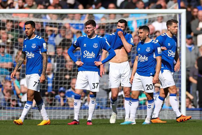 Everton có lần đầu tiên rớt hạng sau gần 70 năm? ẢNH: GETTY Everton có lần đầu tiên rớt hạng sau gần 70 năm? ẢNH: GETTY
