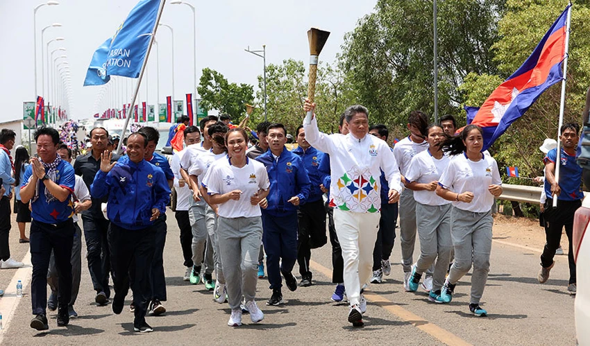 Ngọn đuốc SEA Games 32 đã kết thúc hành trình 10 nước Đông Nam Á ảnh 1 Ngọn đuốc SEA Games 32 đã kết thúc hành trình 10 nước Đông Nam Á ảnh 1