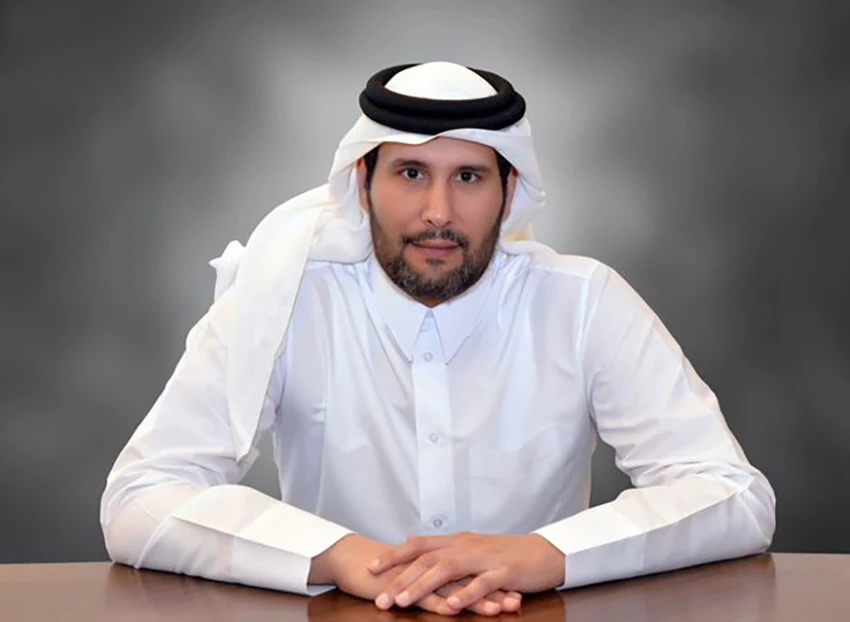 Sheikh Jassim bin Hamad Al Thani ra giá mua MU cao nhất và rất được lòng fan MU. ẢNH: MIRROR Sheikh Jassim bin Hamad Al Thani ra giá mua MU cao nhất và rất được lòng fan MU. ẢNH: MIRROR