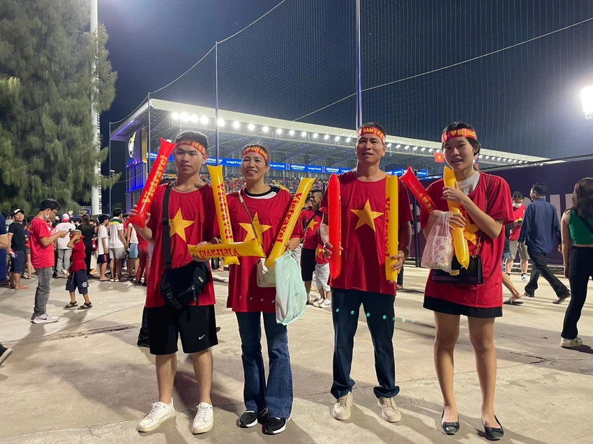 U-22 Việt Nam may mắn thắng Lào ảnh 8