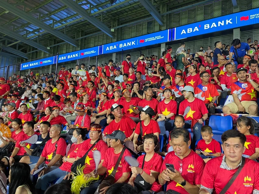 U-22 Việt Nam may mắn thắng Lào ảnh 15