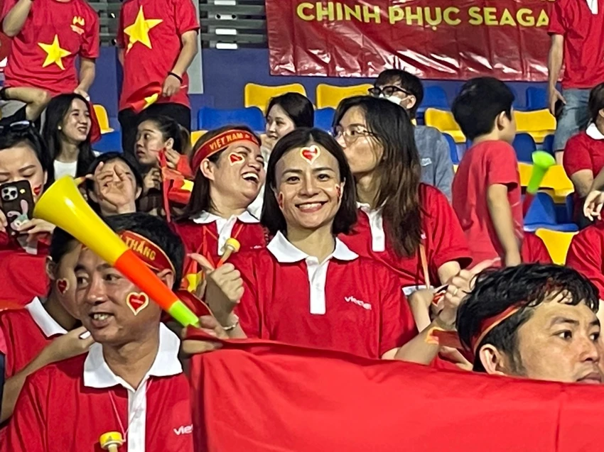U-22 Việt Nam may mắn thắng Lào ảnh 14
