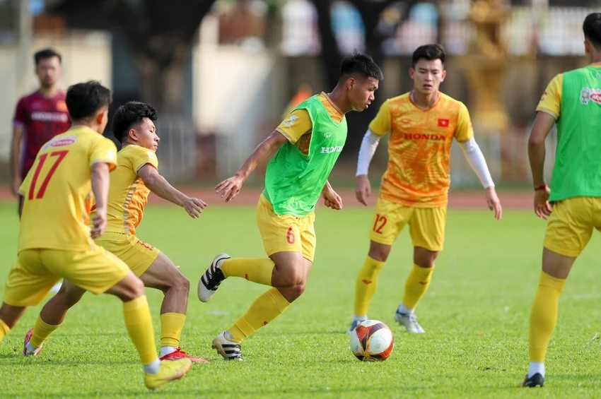 U-22 Việt Nam đã có những buổi tập trên đất Campuchia trước thềm SEA Games 32. ẢNH: ANH DUY