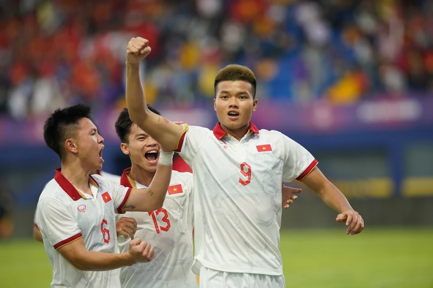 Hạ gục Singapore, U-22 Việt Nam dẫn đầu bảng B SEA Games 32 ảnh 21 Hạ gục Singapore, U-22 Việt Nam dẫn đầu bảng B SEA Games 32 ảnh 21