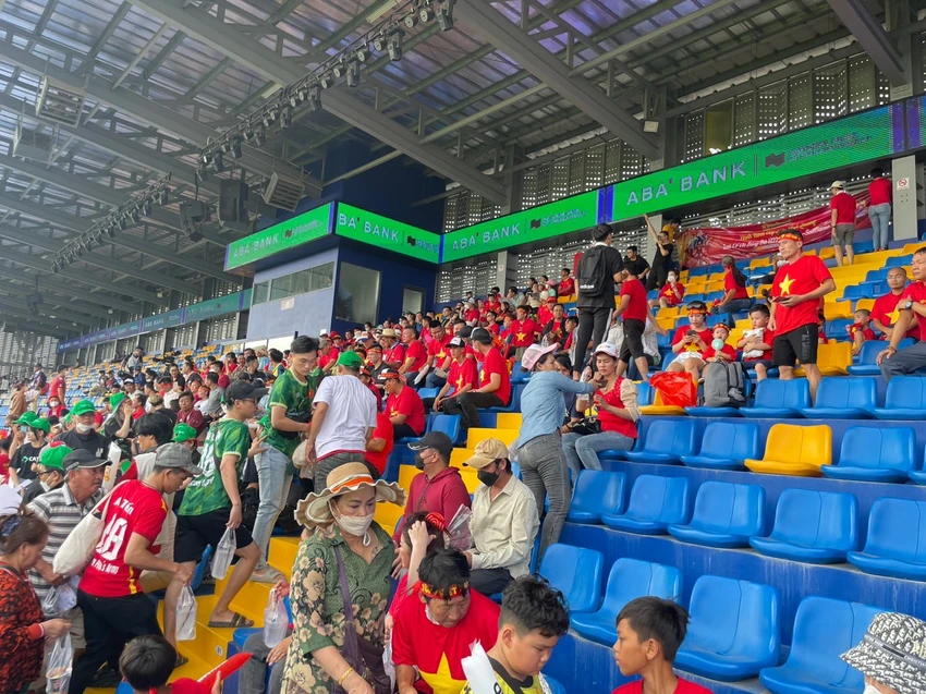 Hạ gục Singapore, U-22 Việt Nam dẫn đầu bảng B SEA Games 32 ảnh 9 Hạ gục Singapore, U-22 Việt Nam dẫn đầu bảng B SEA Games 32 ảnh 9