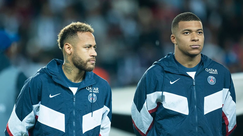 Neymar không phải lần đầu tiên "like" những bài đăng chỉ trích Mbappe. ẢNH: GETTY Neymar không phải lần đầu tiên "like" những bài đăng chỉ trích Mbappe. ẢNH: GETTY