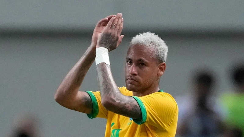 Neymar muốn vô địch Champions League cùng PSG và World Cup với Brazil nhưng không thành công. ẢNH: GETTY Neymar muốn vô địch Champions League cùng PSG và World Cup với Brazil nhưng không thành công. ẢNH: GETTY