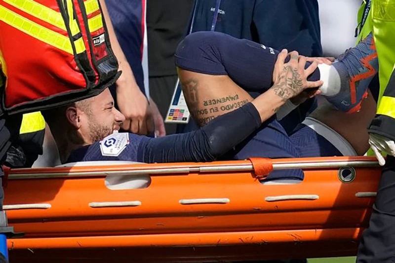 Neymar thường xuyên dính chấn thương trong những mùa giải gần đây. ẢNH: GETTY Neymar thường xuyên dính chấn thương trong những mùa giải gần đây. ẢNH: GETTY