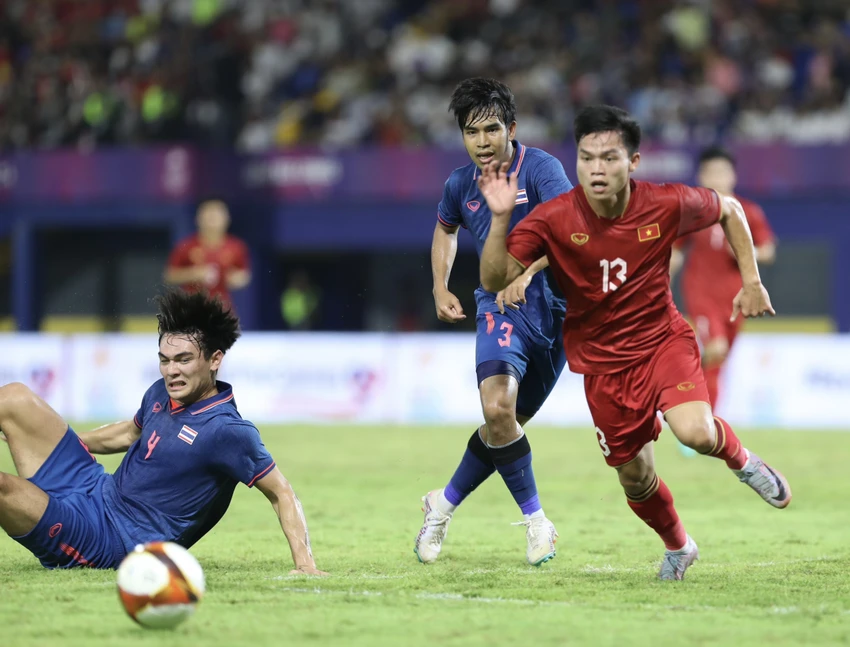 U-22 Việt Nam đang nỗ lực tìm thêm bàn thắng. U-22 Việt Nam đang nỗ lực tìm thêm bàn thắng.