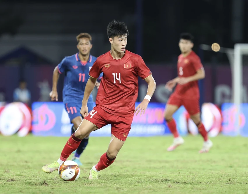 U-22 Việt Nam kiểm soát bóng nhiều hơn nhưng chưa thể tìm được bàn gỡ hòa. U-22 Việt Nam kiểm soát bóng nhiều hơn nhưng chưa thể tìm được bàn gỡ hòa.
