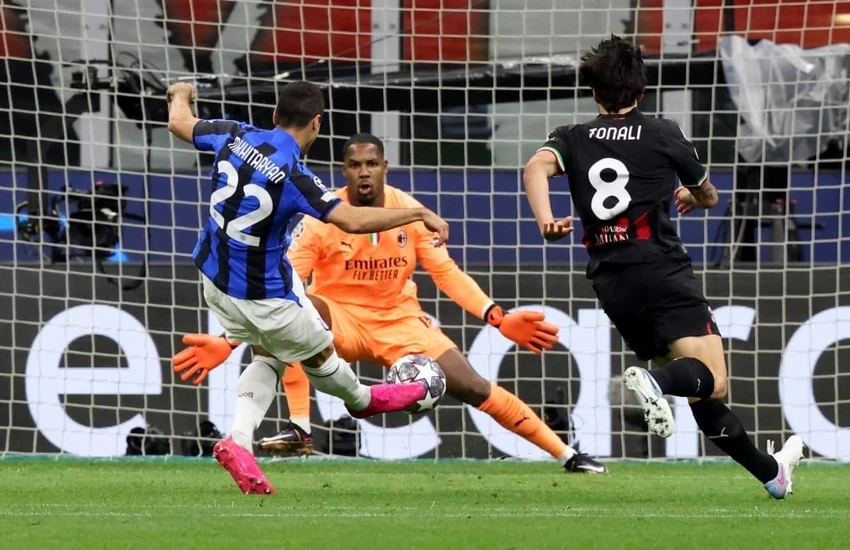Bàn thắng nhân đôi cách biệt của Henrikh Mkhitaryan chấm dứt mọi hy vọng của AC Milan. Ảnh: Reuters Bàn thắng nhân đôi cách biệt của Henrikh Mkhitaryan chấm dứt mọi hy vọng của AC Milan. Ảnh: Reuters