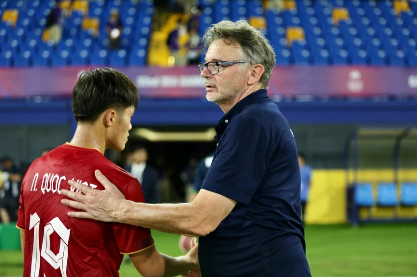 HLV Philippe Troussier có toan tính gì cho trận gặp Thái Lan? ẢNH: ANH PHƯƠNG HLV Philippe Troussier có toan tính gì cho trận gặp Thái Lan? ẢNH: ANH PHƯƠNG