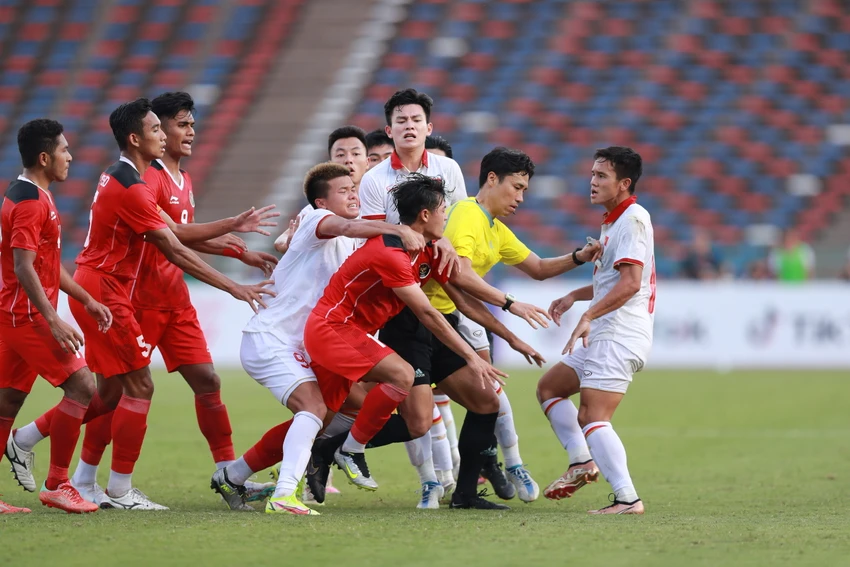 Bàn thua phút bù giờ khiến Việt Nam thành cựu vương SEA Games ảnh 17 Bàn thua phút bù giờ khiến Việt Nam thành cựu vương SEA Games ảnh 17
