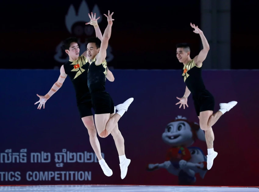 Bài thi xuất sắc của bộ ba Hoàng Gia Bảo, Lê Hoàng Phong, Nguyễn Chế Thanh giúp Aerobic có hat-trick HCV. Bài thi xuất sắc của bộ ba Hoàng Gia Bảo, Lê Hoàng Phong, Nguyễn Chế Thanh giúp Aerobic có hat-trick HCV.