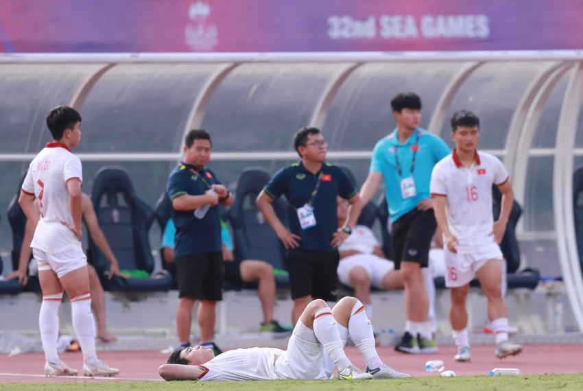 Bàn thua phút bù giờ khiến Việt Nam thành cựu vương SEA Games ảnh 27 Bàn thua phút bù giờ khiến Việt Nam thành cựu vương SEA Games ảnh 27
