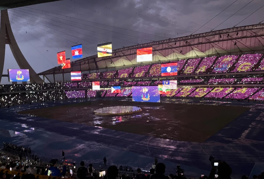 Những hình ảnh lung linh tuyệt đẹp trong lễ bế mạc SEA Games 32. Những hình ảnh lung linh tuyệt đẹp trong lễ bế mạc SEA Games 32.