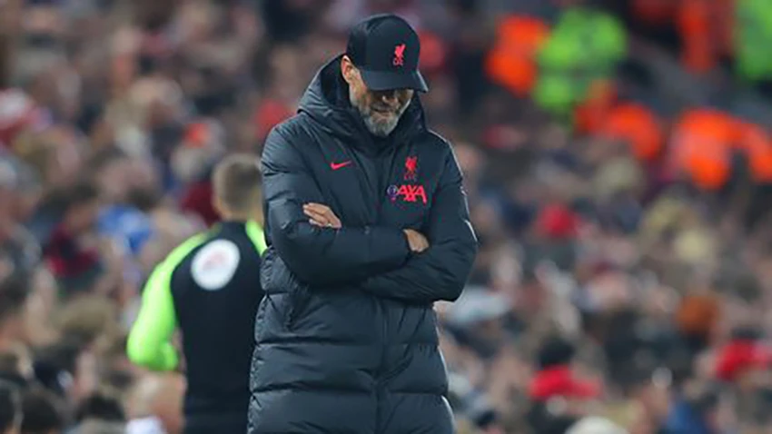 Klopp phải "cúi đầu" xin lỗi và chấp nhận án phạt. ẢNH: GETTY Klopp phải "cúi đầu" xin lỗi và chấp nhận án phạt. ẢNH: GETTY