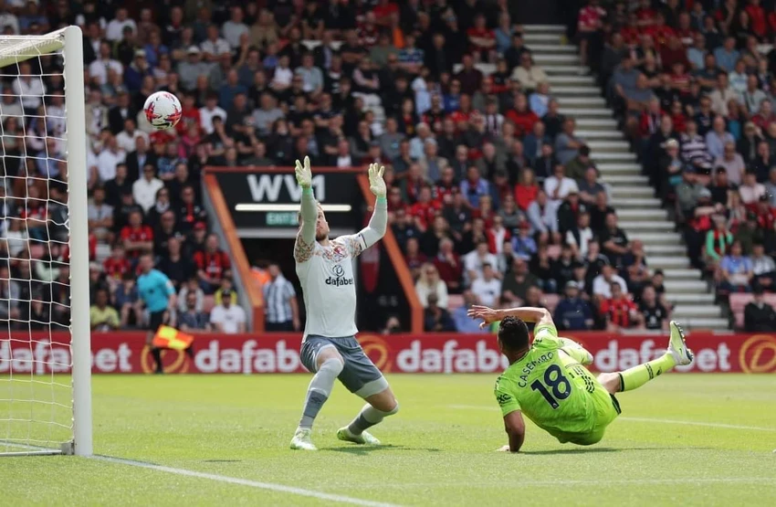 Bàn thắng sớm của Casemiro giúp MU thi đấu tự tin hơn. Ảnh: Reuters Bàn thắng sớm của Casemiro giúp MU thi đấu tự tin hơn. Ảnh: Reuters