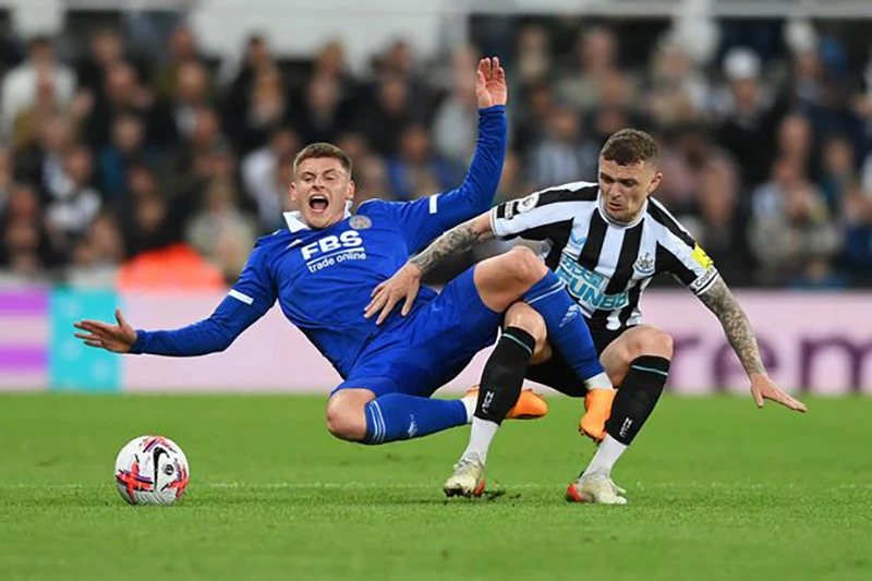 Newcastle United và Leicester City tạo nên một trận đấu không khoan nhượng. ẢNH: GETTY