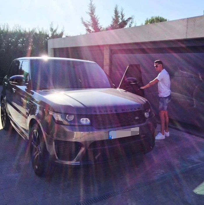 Chiếc Range Rover Sport được Ronaldo mua với giá 100.000 bảng Anh. ẢNH: INSTAGRAM RONALDO Chiếc Range Rover Sport được Ronaldo mua với giá 100.000 bảng Anh. ẢNH: INSTAGRAM RONALDO