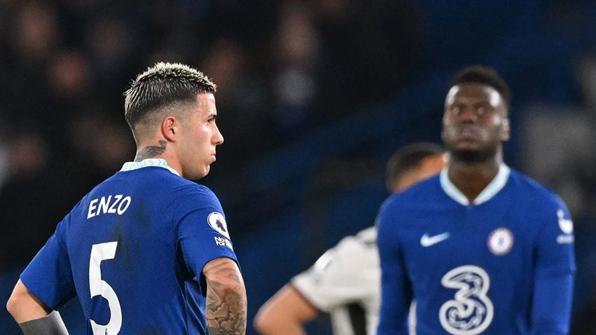 Enzo Fernandez và Benoit Badiashile là hai trong số 16 cầu thủ đến Chelsea ở mùa này. ẢNH: GETTY Enzo Fernandez và Benoit Badiashile là hai trong số 16 cầu thủ đến Chelsea ở mùa này. ẢNH: GETTY
