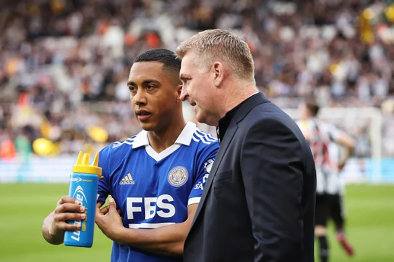 10 năm liên tiếp thi đấu ở Premier League của Leicester City có thể kết thúc sau vòng cuối cùng. ẢNH: GETTY 10 năm liên tiếp thi đấu ở Premier League của Leicester City có thể kết thúc sau vòng cuối cùng. ẢNH: GETTY