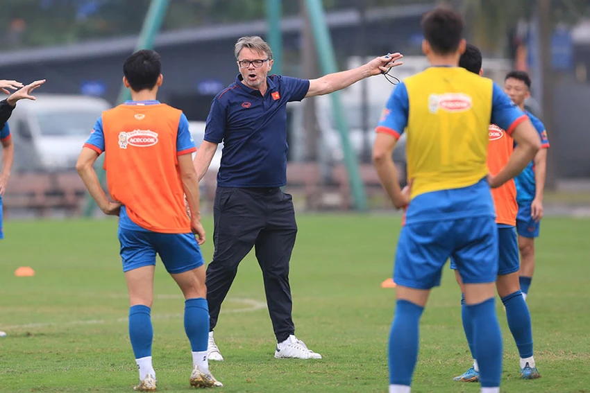 Philippe Troussier còn lưỡng lự chưa chắc sẽ nắm đội tuyển nào. Philippe Troussier còn lưỡng lự chưa chắc sẽ nắm đội tuyển nào.